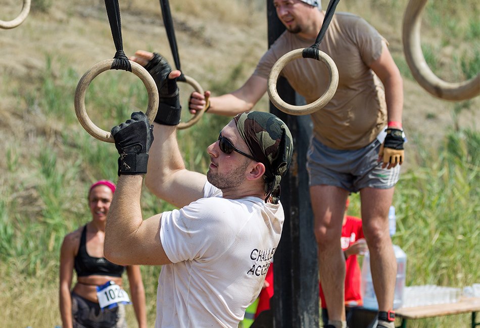 Gloves improve grip during obstacle race