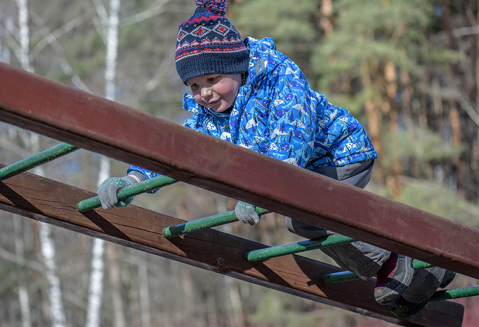 Kid on ladder obstacle